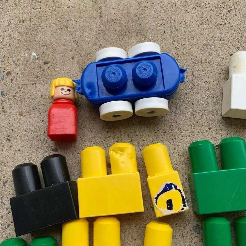 Mega Bloks Puppy Build N Sort Partial Set